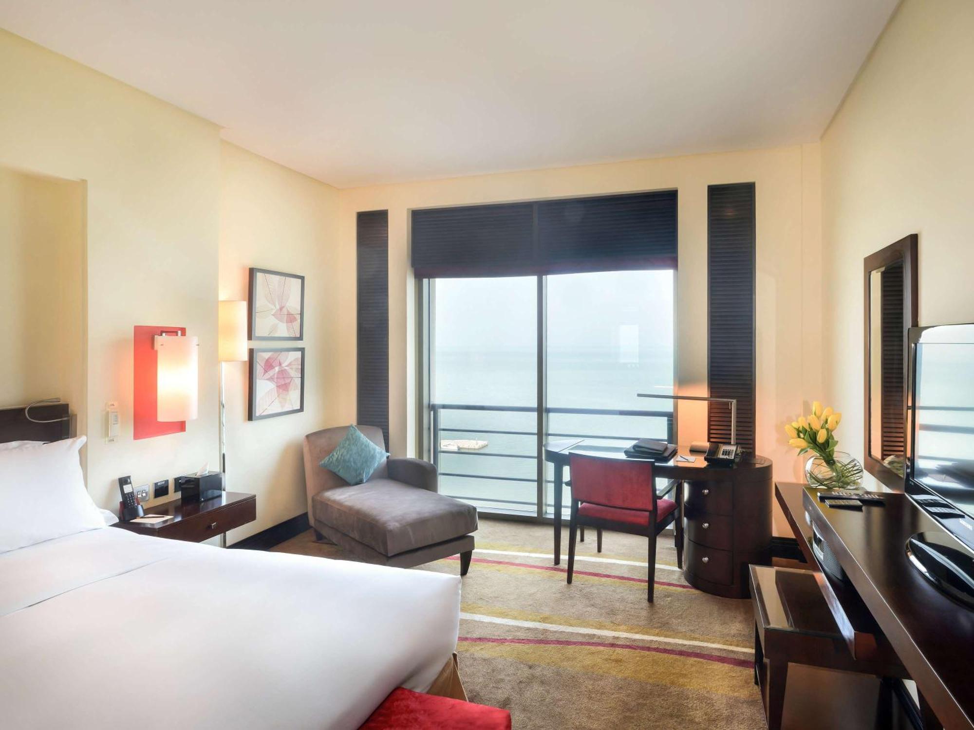 Hotel Sofitel Al Khobar The Corniche Exterior foto A room at the hotel